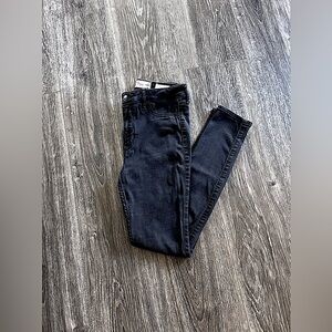 Hollister Super Skinny Jeans